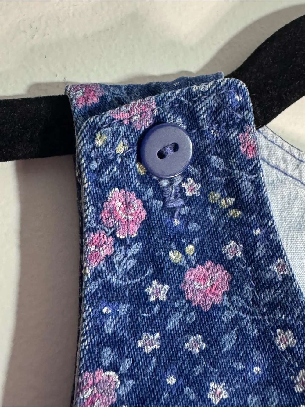 Vintage OshKosh B’gosh Girls Floral Denim Jumper Dress Blue Pink Size 4 USA